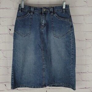 Unionbay 100% Cotton Medium Wash Jean skirt. Size 14